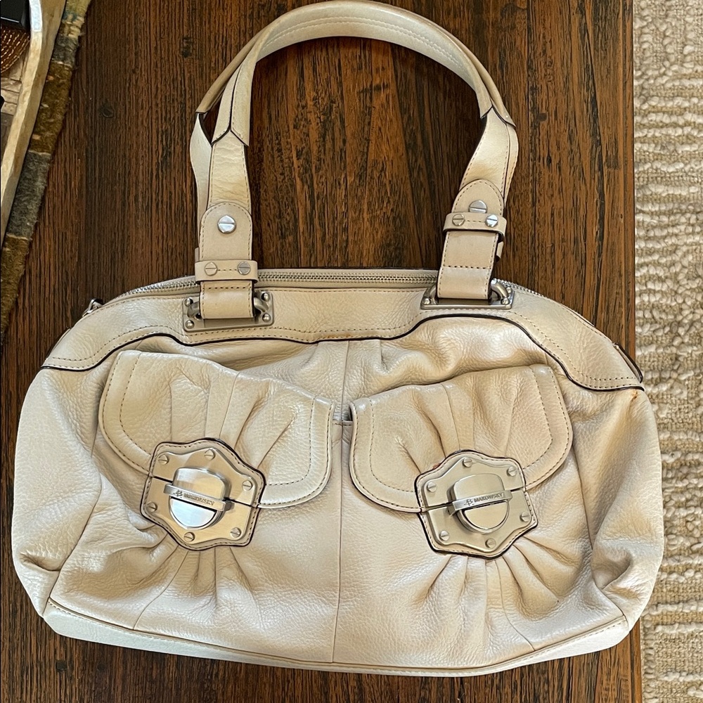 B MAKOWSKY                        Elegant Cream Leather Handbag